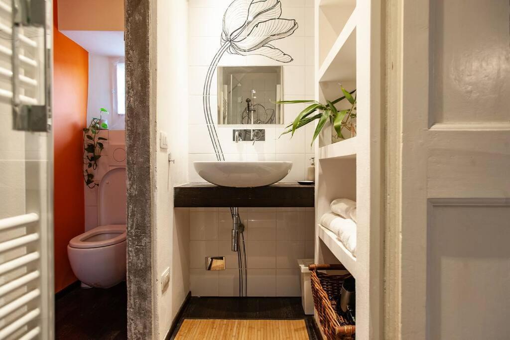 Cosy Sant'ambrogio Apartment *